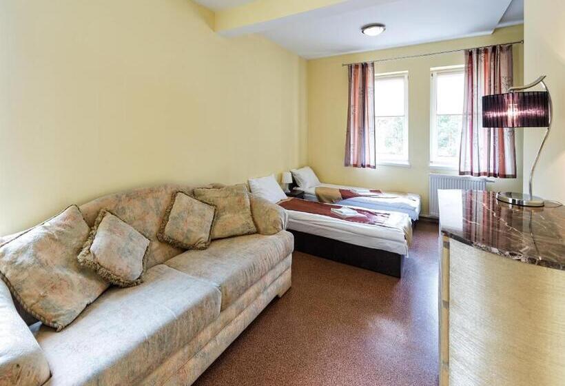 Семейный Номер, Villa Sulejówek