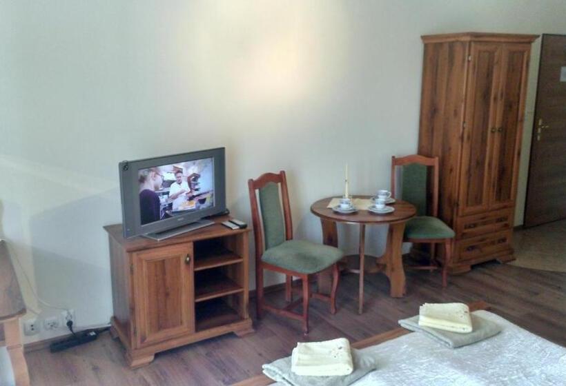 اتاق استاندارد سه نفره, Bakster