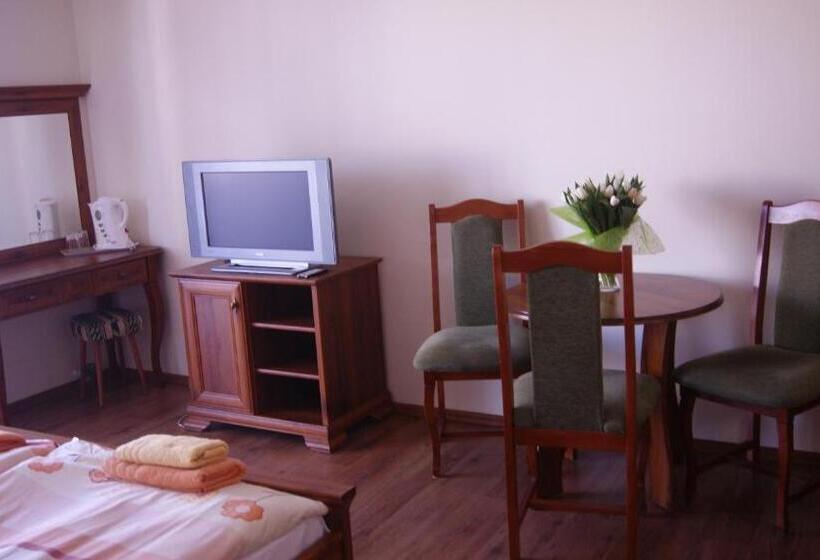 اتاق استاندارد سه نفره, Bakster