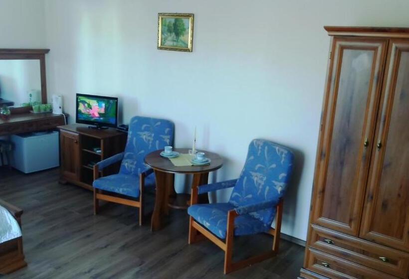 اتاق استاندارد سه نفره, Bakster