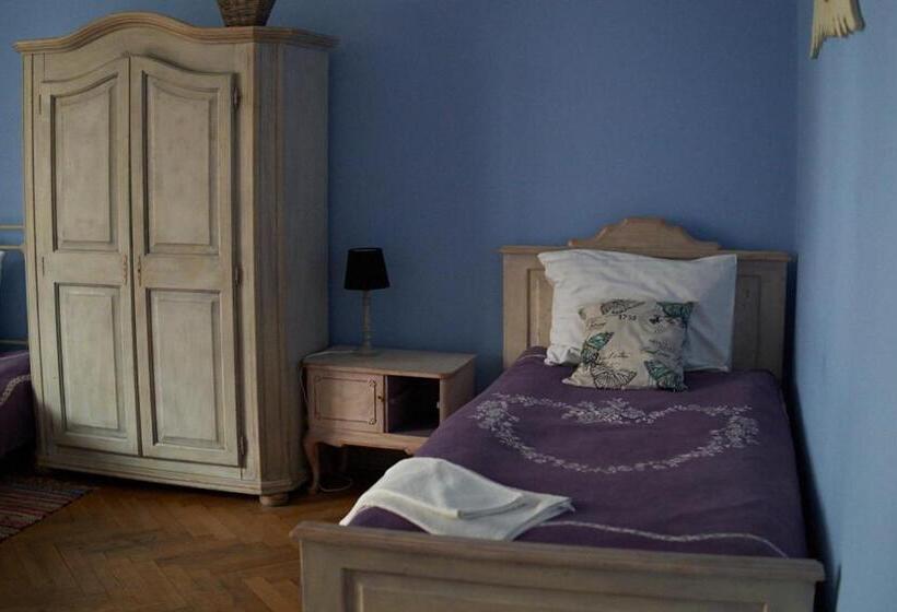 اتاق استاندارد سه نفره, Belle Epoque