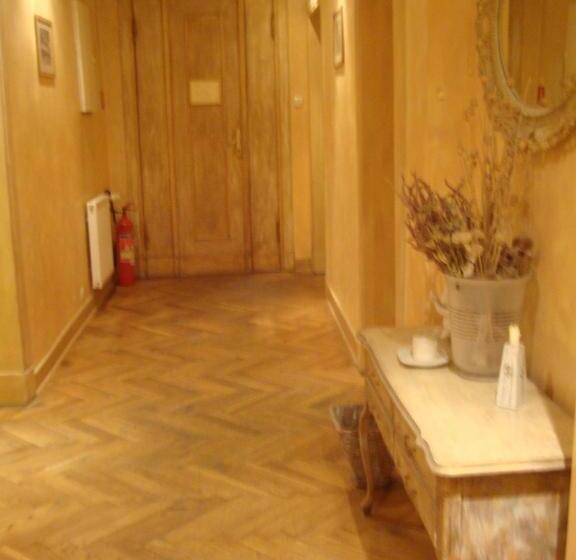 اتاق استاندارد سه نفره, Belle Epoque