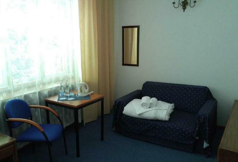 اتاق استاندارد سه نفره, Czerwony Dwór