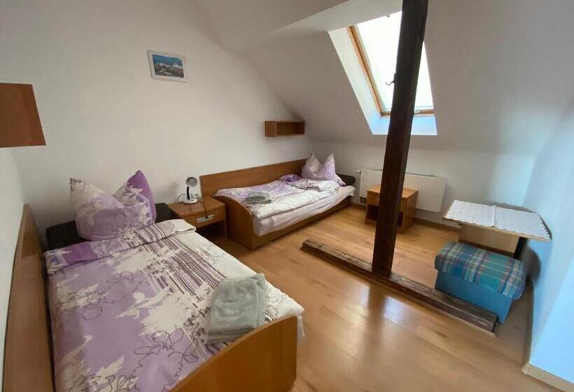 חדר סטנדרט לארבעה, Dom Gościnny Relax