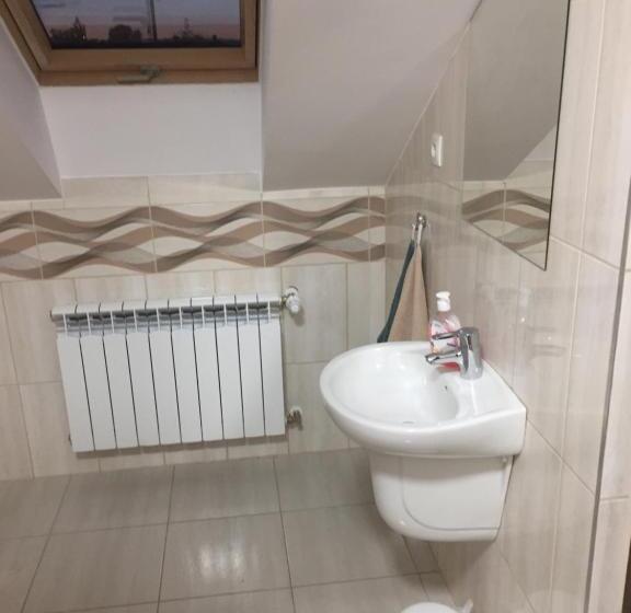 Номер Стандарт, Pod Kotwicą