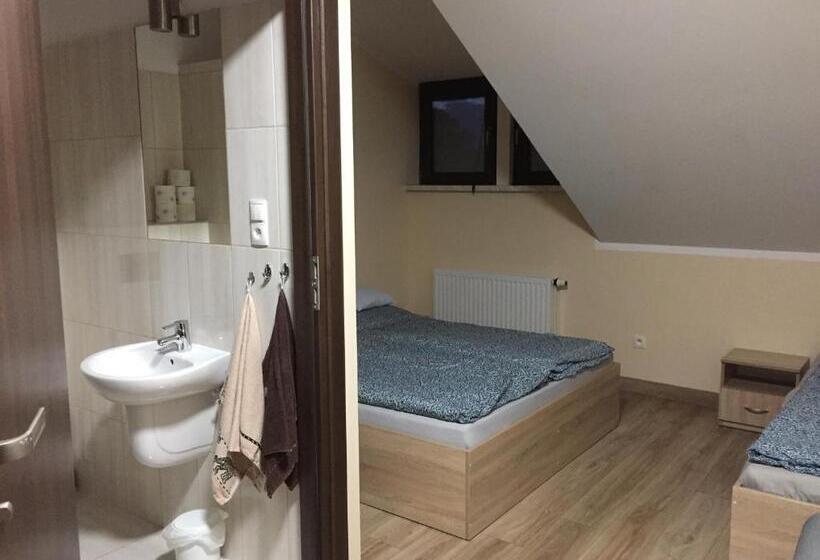 اتاق استاندارد سه نفره, Pod Kotwicą