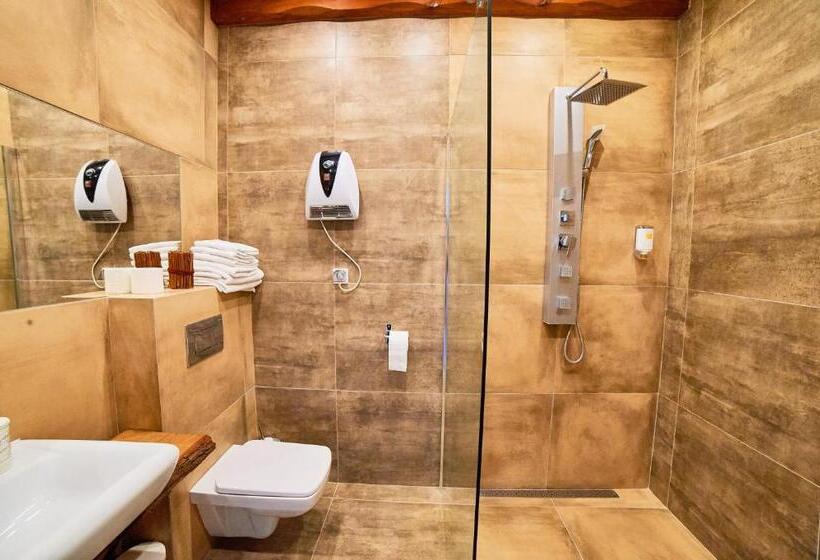 غرفة قياسية ثلاثية, Rancho