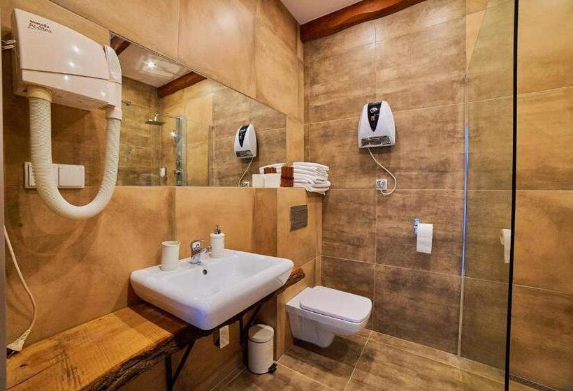 غرفة قياسية رباعية, Rancho