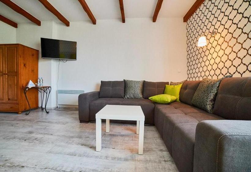 غرفة قياسية رباعية, Rancho