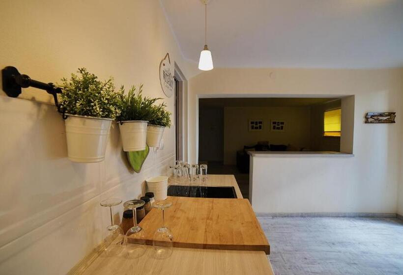 إستوديو قياسى مطلّ علي الحديقة, Rancho