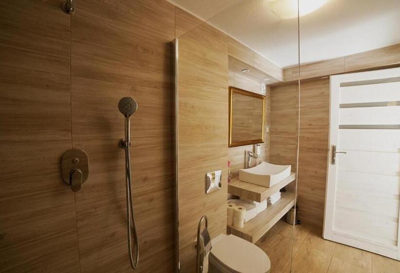 إستوديو قياسى مطلّ علي الحديقة, Rancho