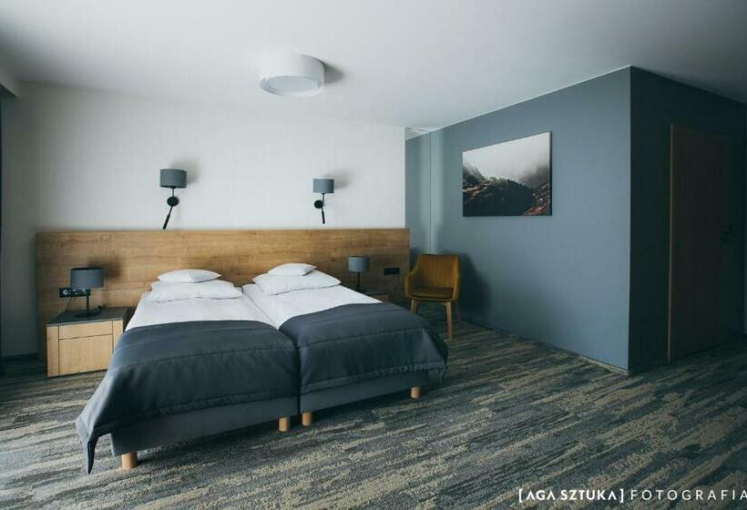 اتاق لوکس, Skalny