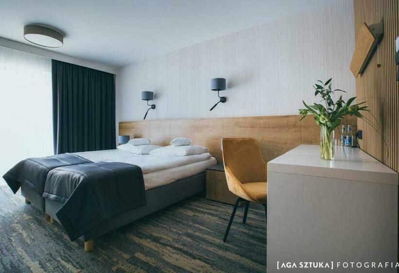 اتاق لوکس, Skalny