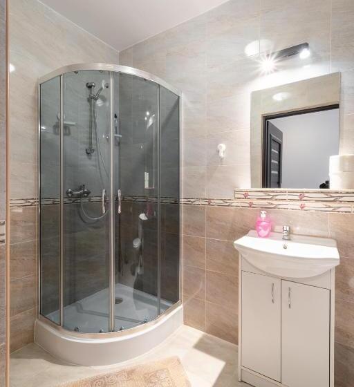 اتاق راحتی سه تخته, Tawerna Cicha Przystań