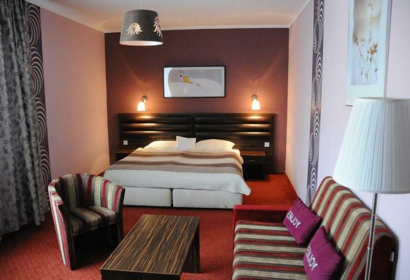 חדר סטנדרט, Tenis Club