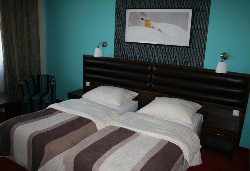 חדר סטנדרט, Tenis Club