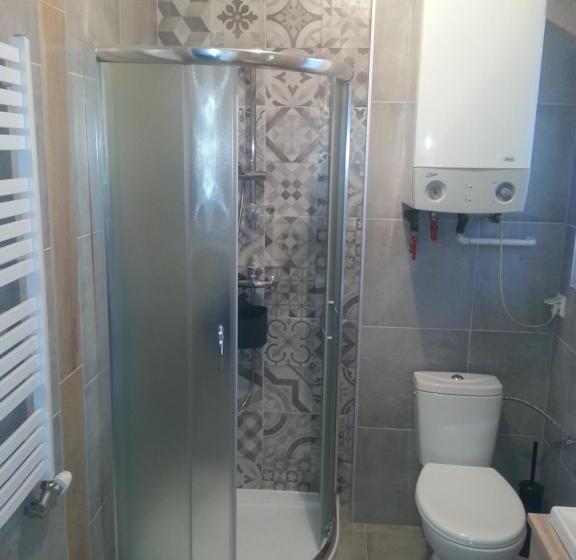 اتاق خانوادگی, Willa Kolor