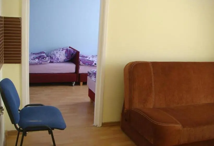 スタンダード4人部屋, Hostel Omega