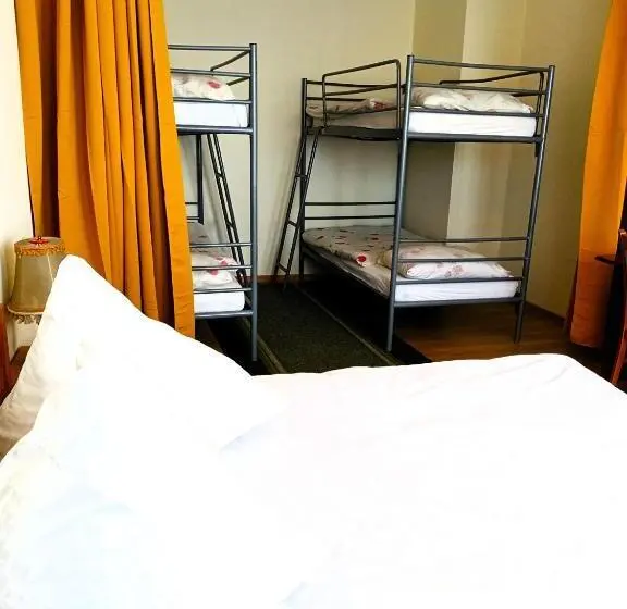 浴室共有ファミリールーム, Hostel Omega