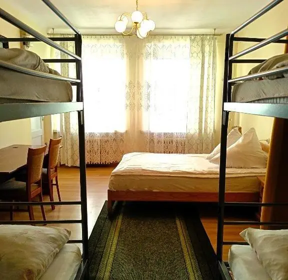 浴室共有ファミリールーム, Hostel Omega