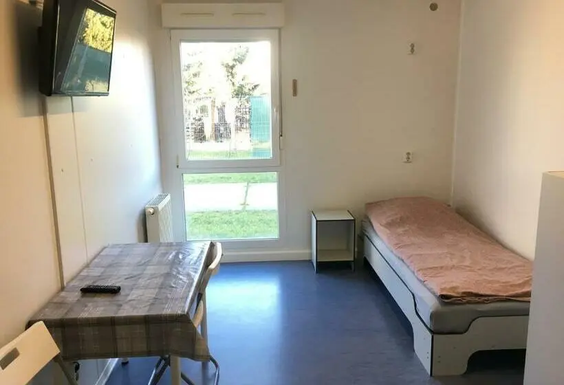Standard Yhden Hengen Huone, Hostel Września
