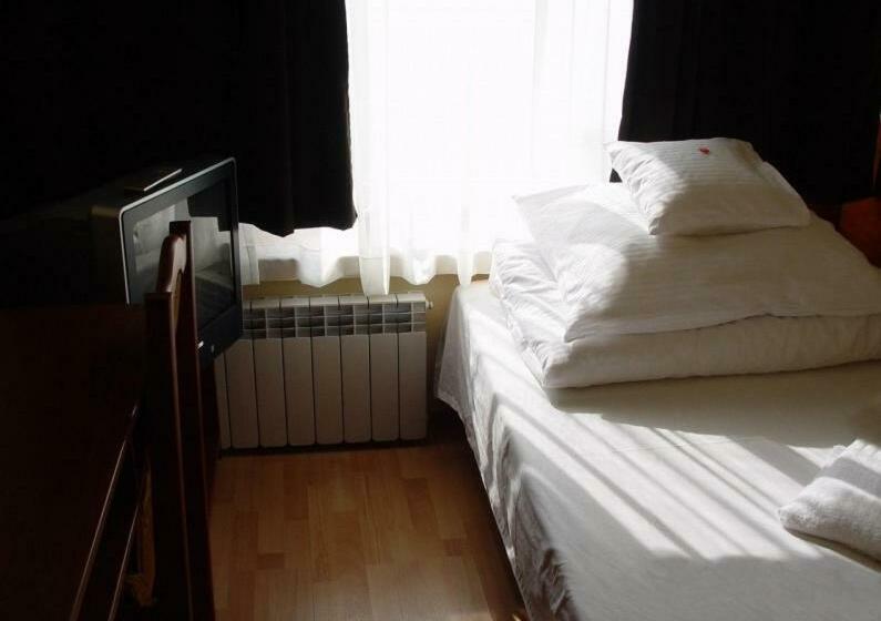 اتاق استاندارد سه نفره, Nu