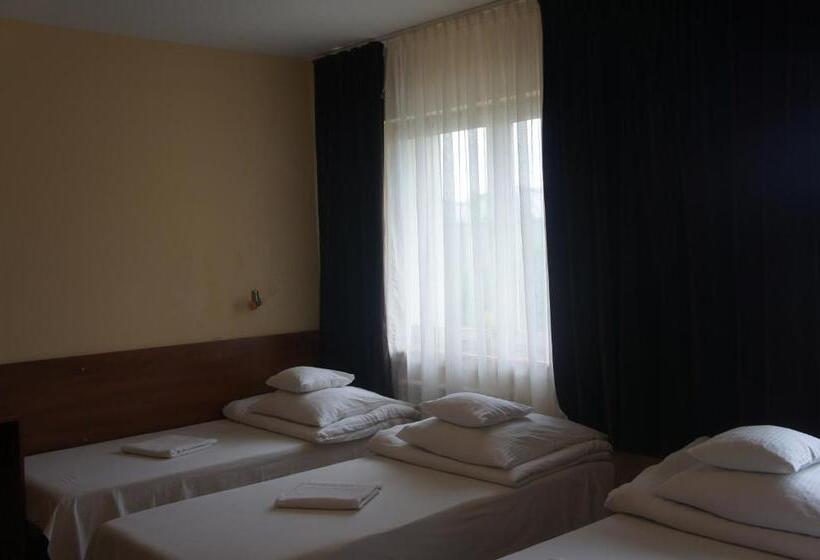 اتاق استاندارد سه نفره, Nu