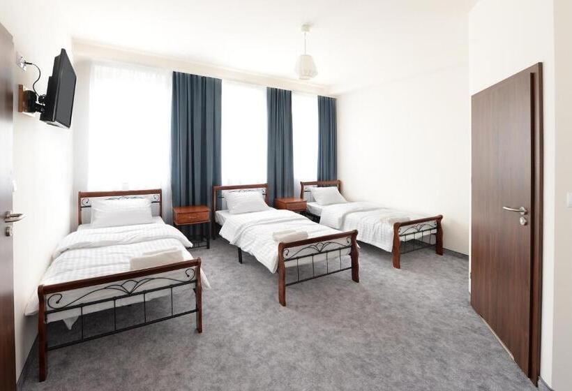 اتاق استاندارد سه نفره, Kelman Inn Global Nowa Sól