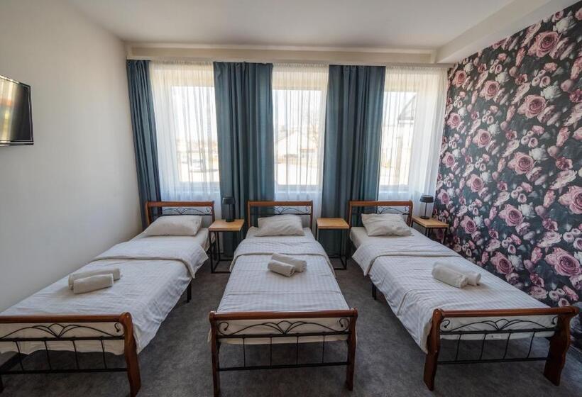 اتاق استاندارد سه نفره, Kelman Inn Global Nowa Sól