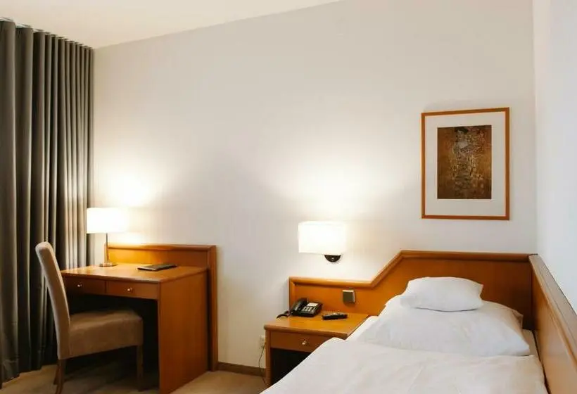 Chambre Standard Individuelle, Santin