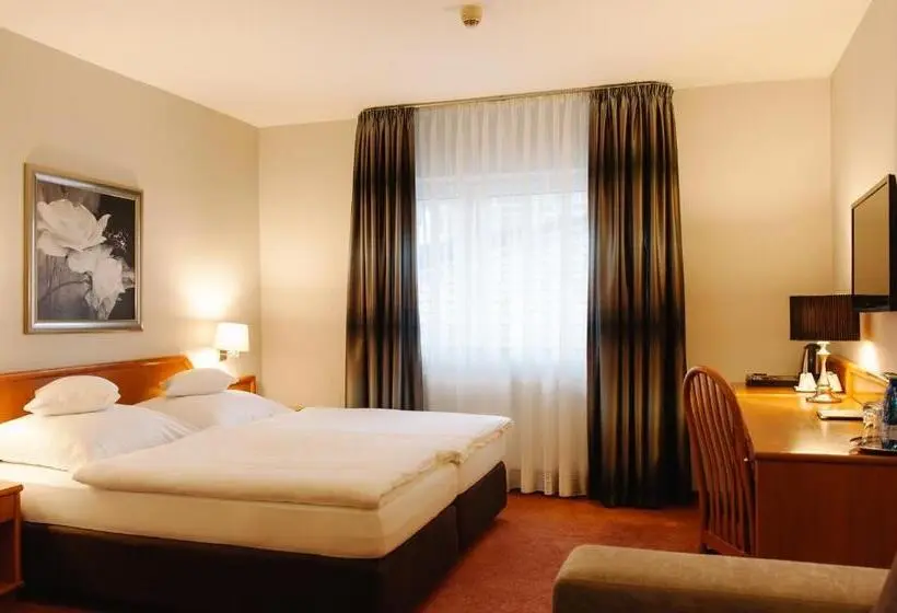 Chambre Triple Standard, Santin
