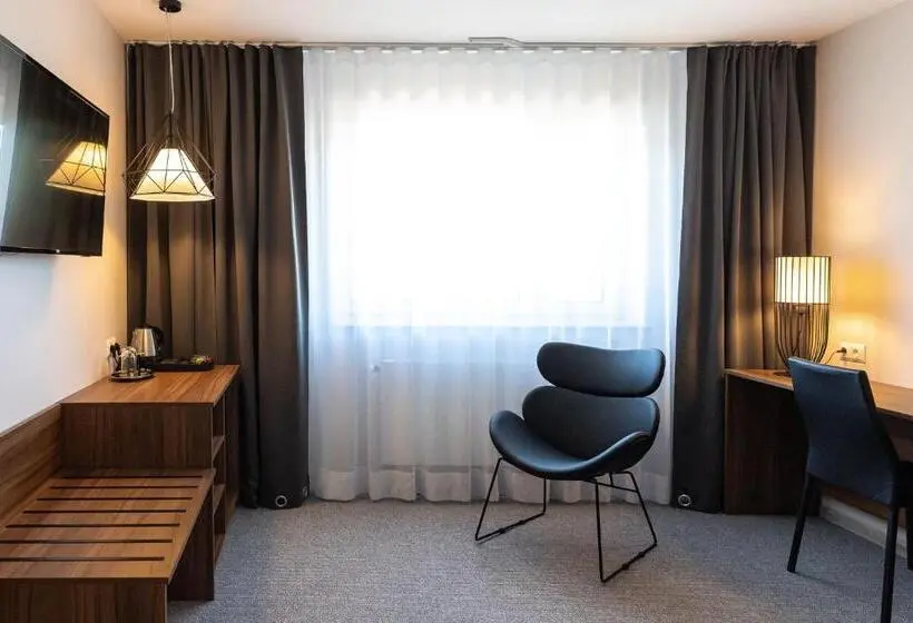 Chambre Supérieure Individuelle, Santin