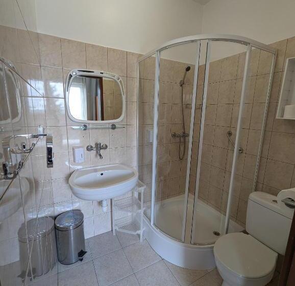 חדר סטנדרט לשלושה, Motel Drabek