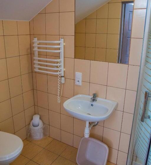 חדר סטנדרט לשלושה עם מרפסת, Noclegi Nafali Rewa