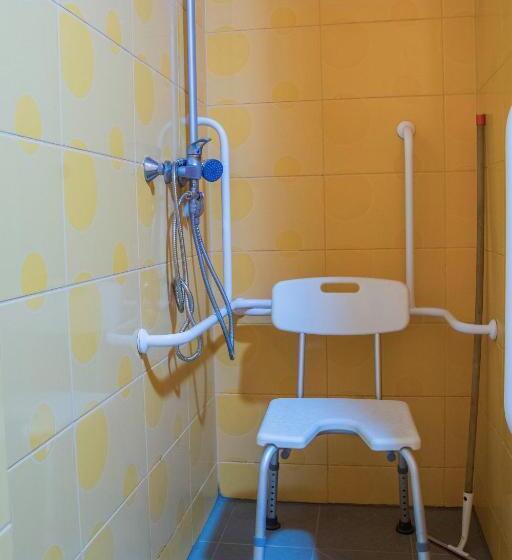 חדר סטנדרט מותאם לאדם עם מוגבלויות, Noclegi Nafali Rewa