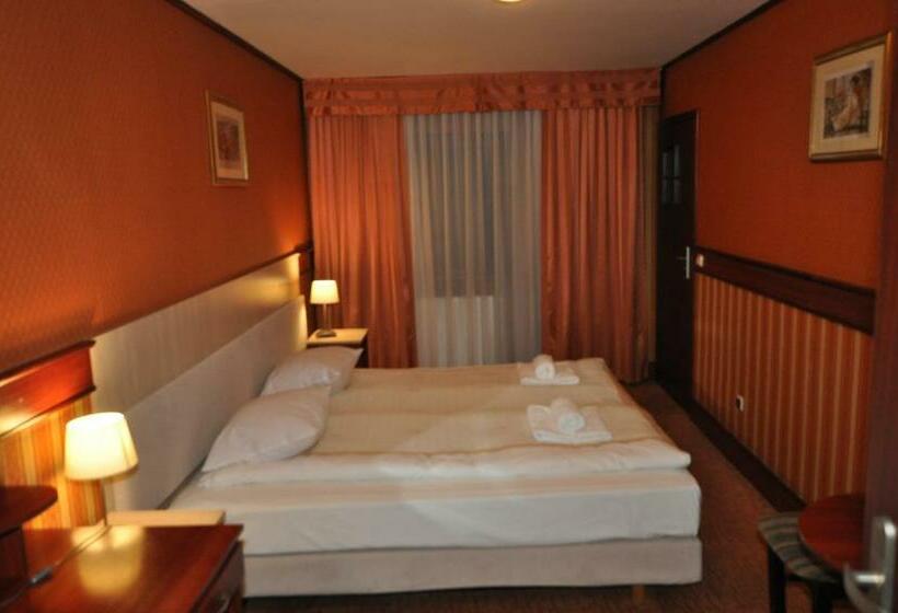 חדר סטנדרט, Pass