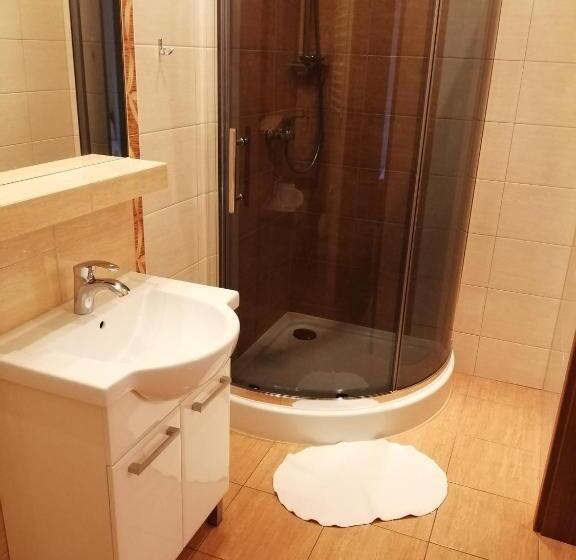 اتاق استاندارد سه نفره, Willa Bystra