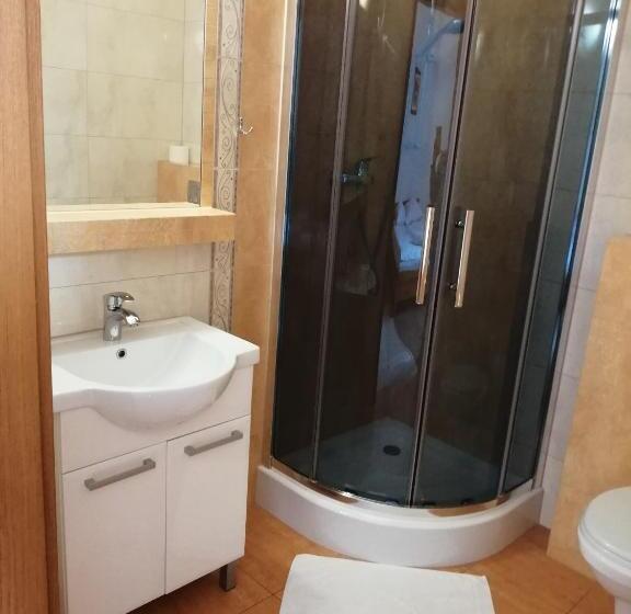 اتاق استاندارد چهار تخته, Willa Bystra