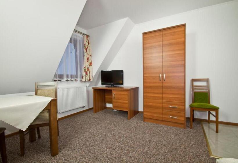 اتاق لوکس, Willa Bystra