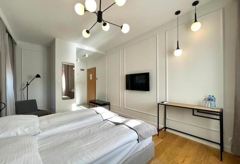 اتاق لوکس, Pensjonat Winnica