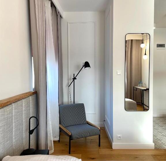 اتاق لوکس, Pensjonat Winnica