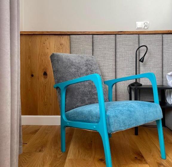 اتاق لوکس, Pensjonat Winnica