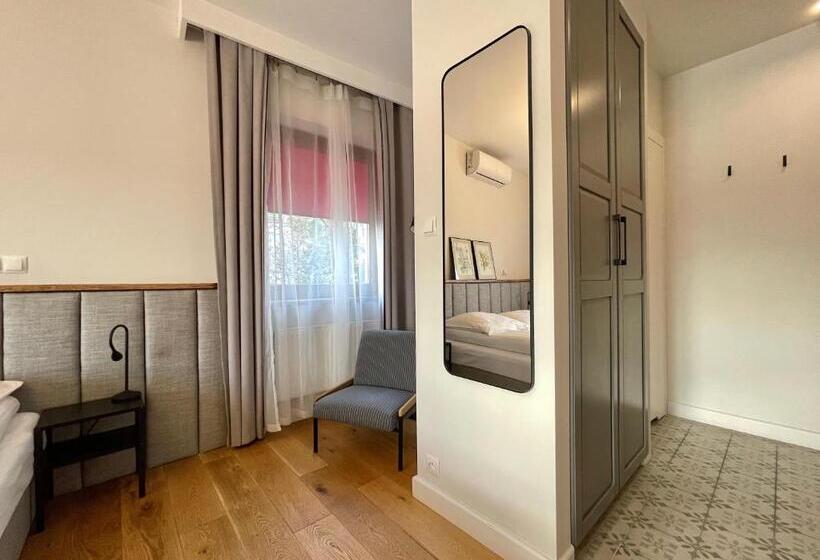 اتاق لوکس, Pensjonat Winnica