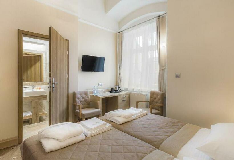 Номер Deluxe, Długi Dom