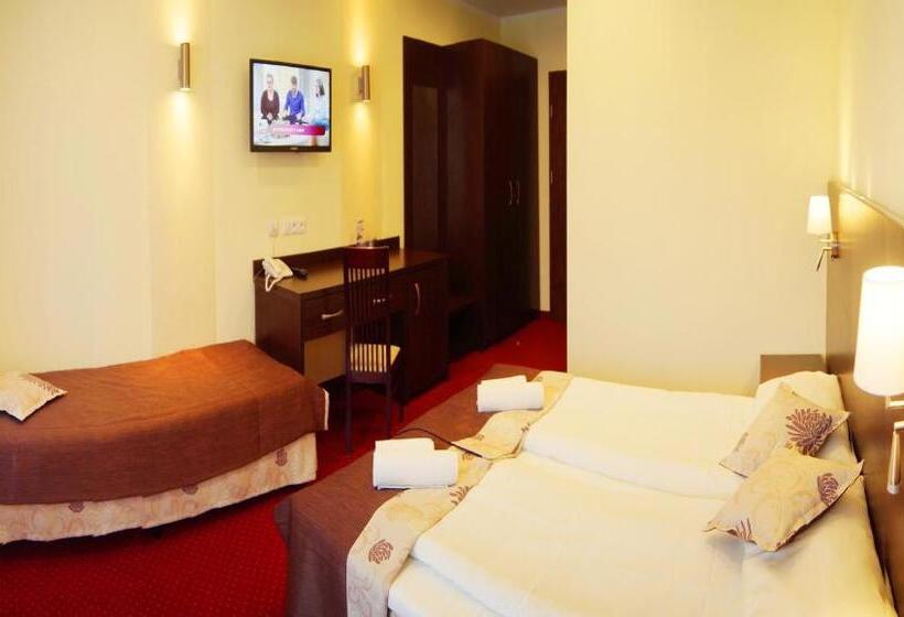 غرفة قياسية ثلاثية, Zefir Spa