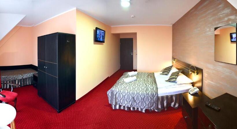 غرفة قياسية ثلاثية, Zefir Spa