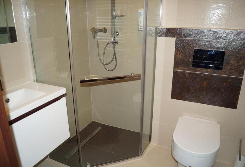 غرفة قياسية رباعية, Zefir Spa