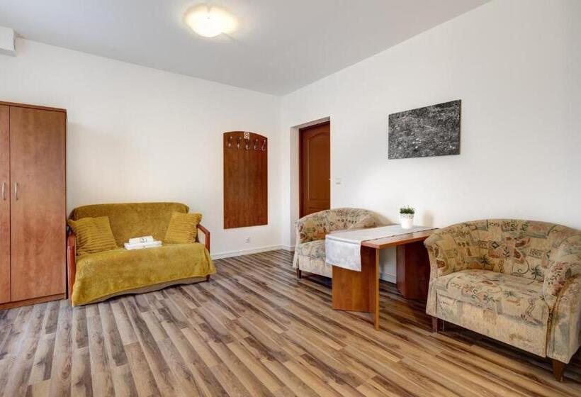 带阳台的三人标准间, Willa Drako