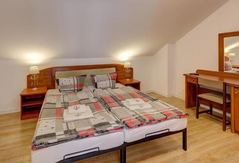 家庭套房, Willa Drako