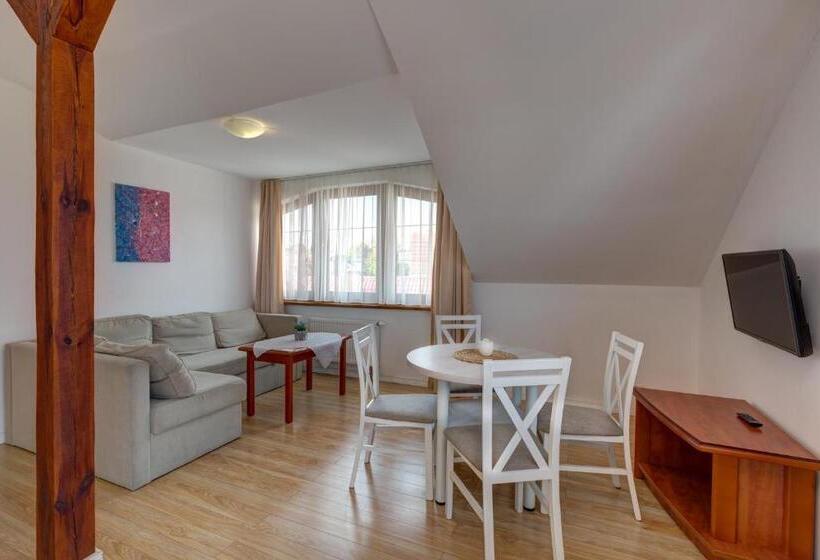 家庭套房, Willa Drako